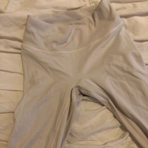 White lululemon leggings